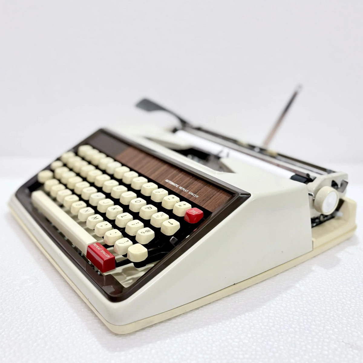 Brother Deluxe 1350 English Typewriter