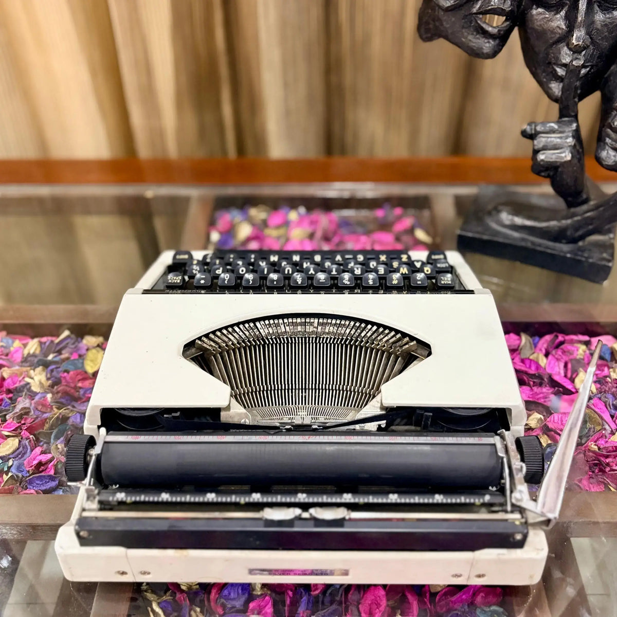 Silver Reed Silvertte English Portable Typewriter