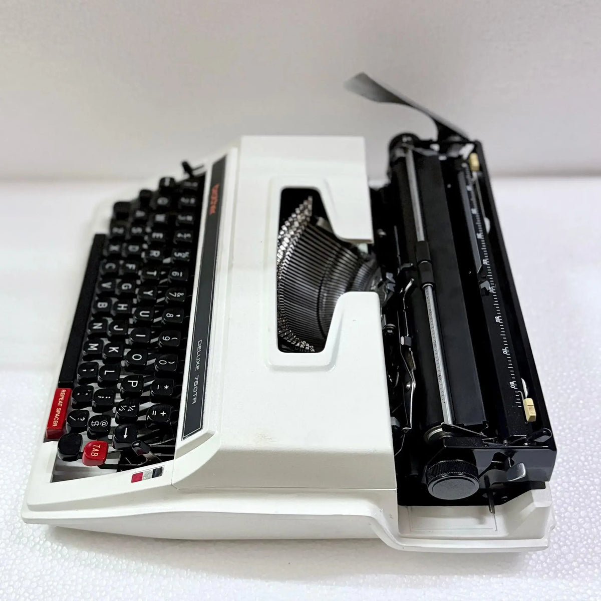 Brother 750 Tr Typewriter Alpine white