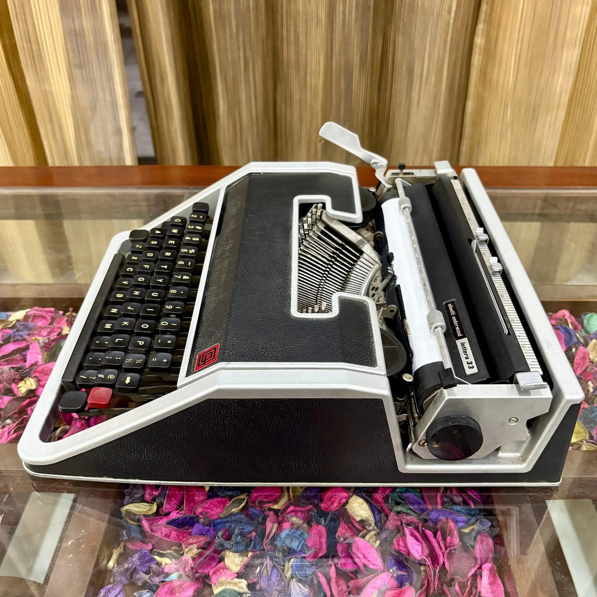 Olivetti Lettera 33 Typewriter