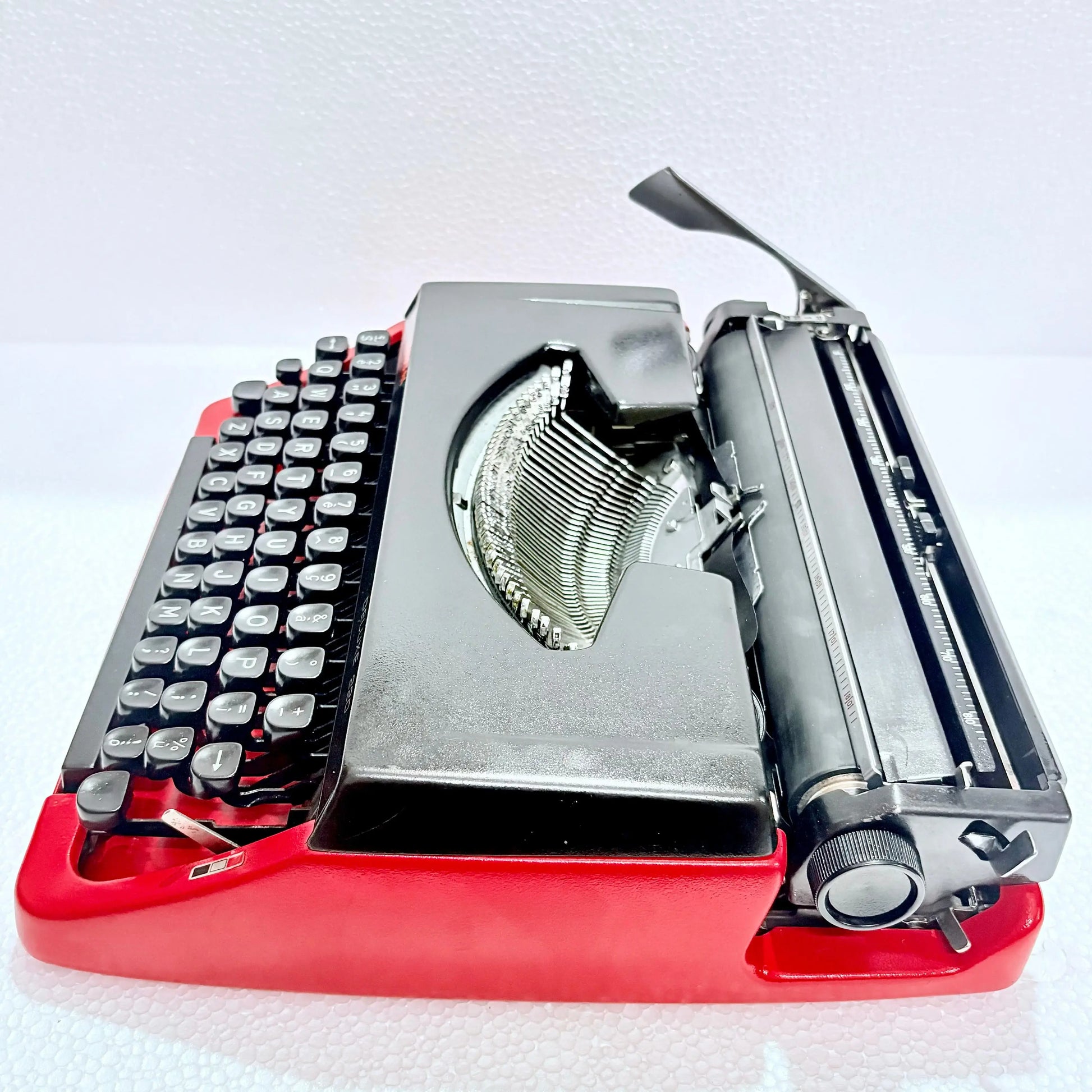 Brother Deluxe 220 Inferno Red Typewriter – Made in Japan | RR