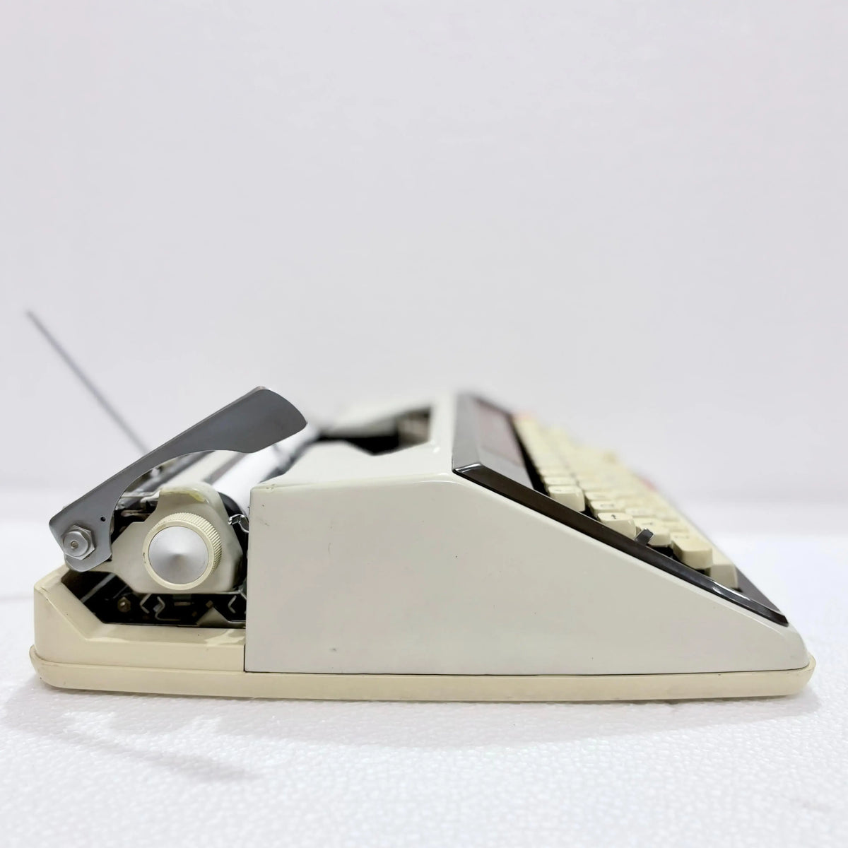 Brother Deluxe 1350 English Typewriter
