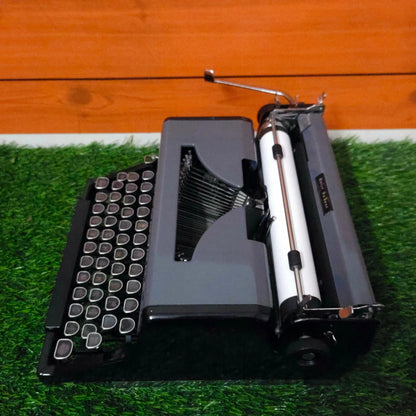 Royal Quiet De Luxe Ultra Portable Typewriter
