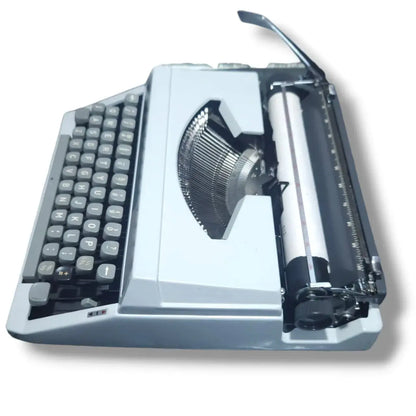 Silver Reed 100 Typewriter