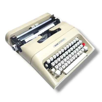 Olivetti Lettera 35 English Typewriter