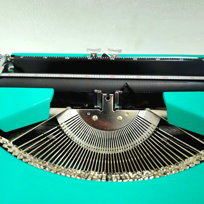 Silver Reed S R 200 Tropical Teal Typewriter