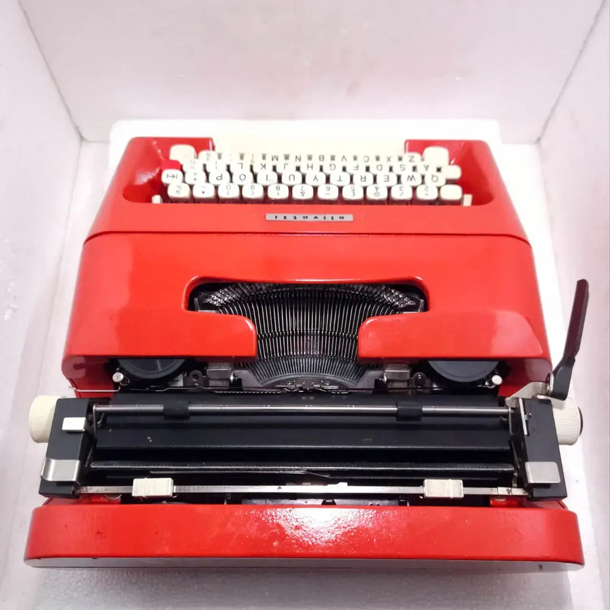 Olivetti Lettera 35 Typewriter Scarlet Red
