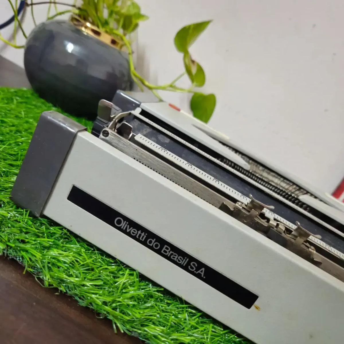 Olivetti Tropical English Typewriter