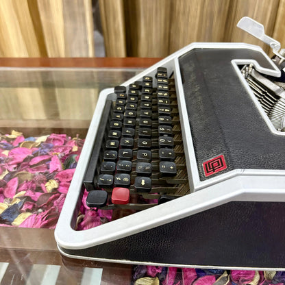 Olivetti Lettera 33 Typewriter