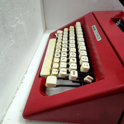 Olivetti Lettera 25 Typewriter Valentino Red