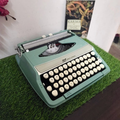 Smith Corona Corsaire Deluxe Typewriter