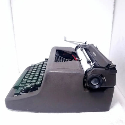 Royal Quiet De Luxe Typewriter