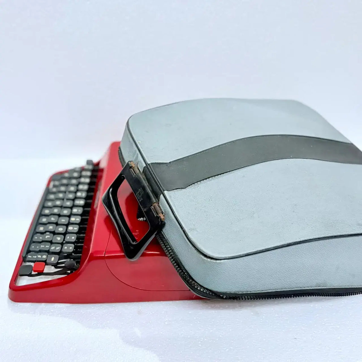 Olivetti Lettera 32 Rosso Red