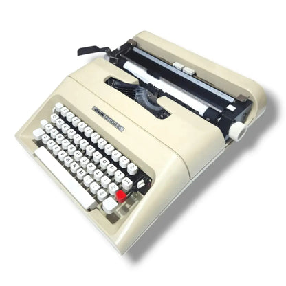 Olivetti Lettera 35 English Typewriter