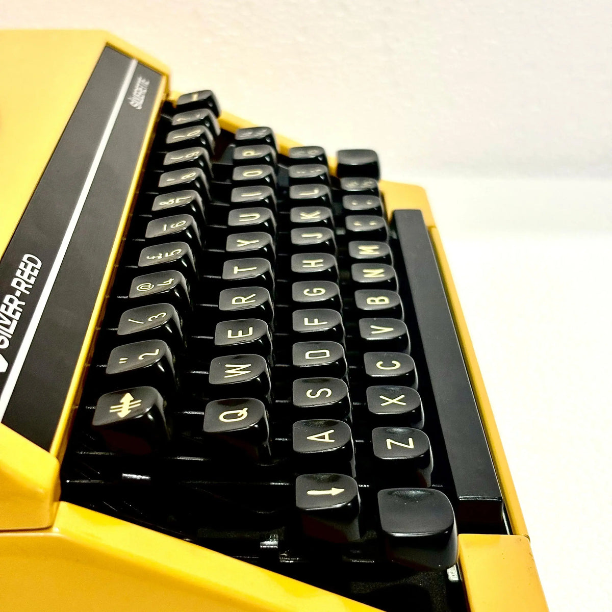 Brand New Silvereed Silverette Typewriter