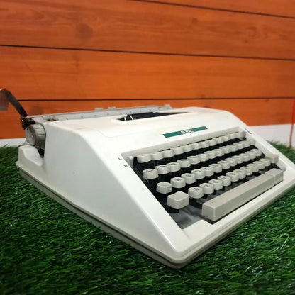 Royal Safari 3 English Typewriter