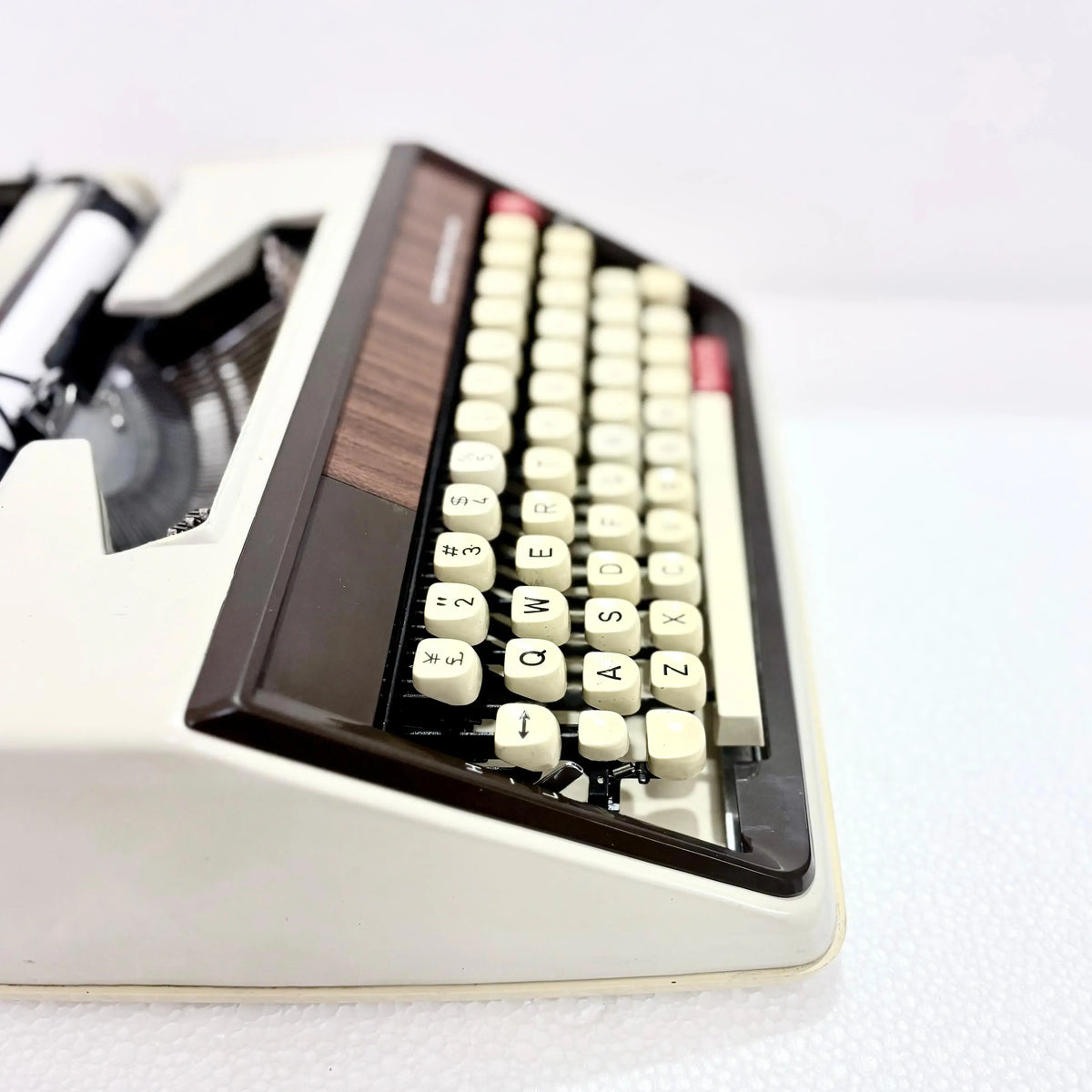 Brother Deluxe 1350 English Typewriter