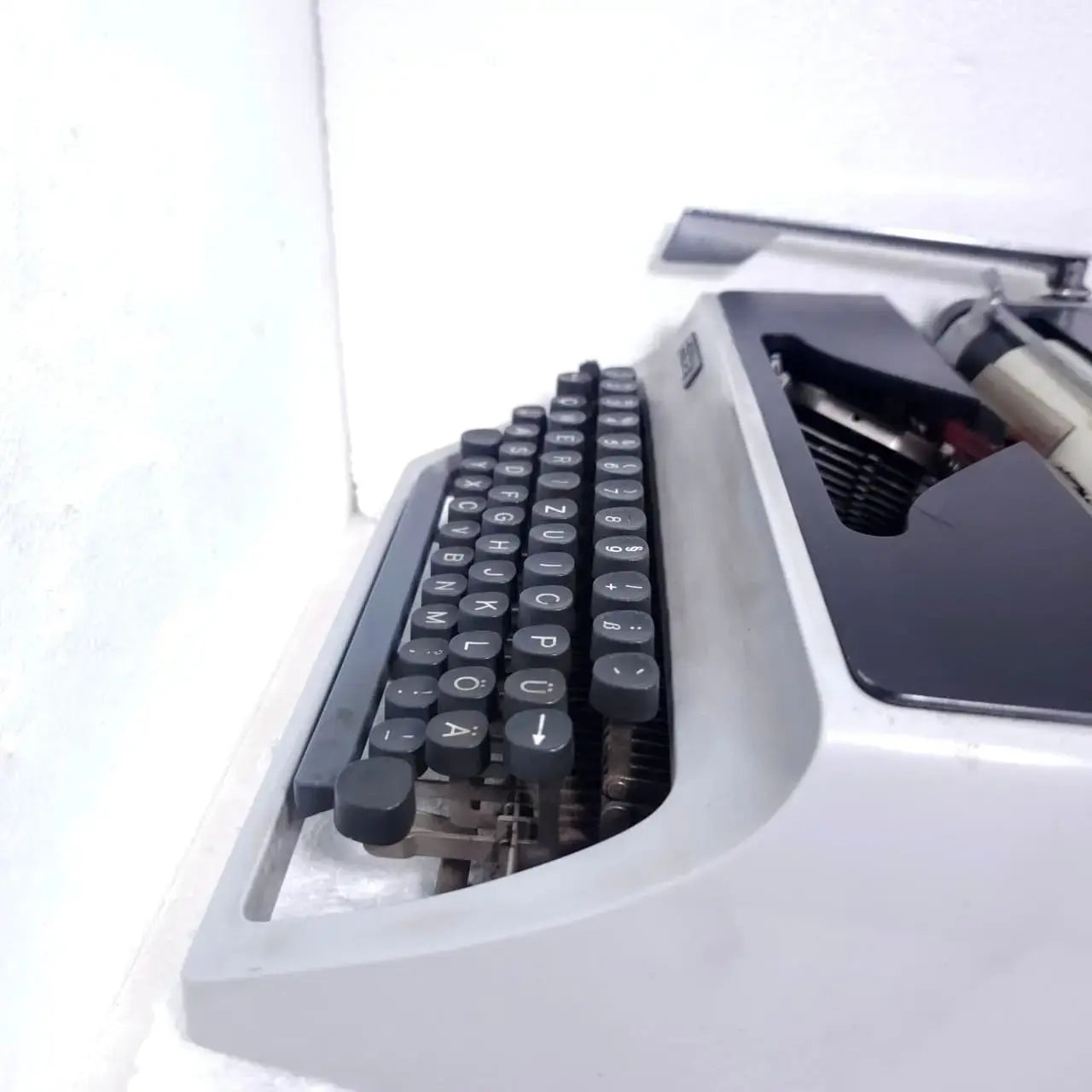 Erika Model 32 English Typewriter