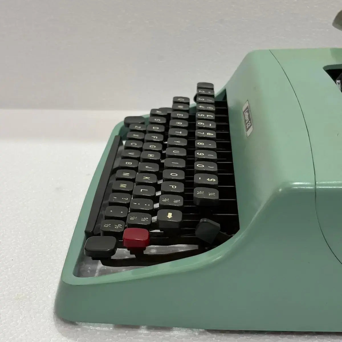 Olivetti Lettera 32 Typewriter