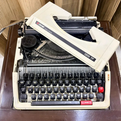 Clover 1200 TF portable English typewriter, vintage manual typing machine for writers, collectors and home use