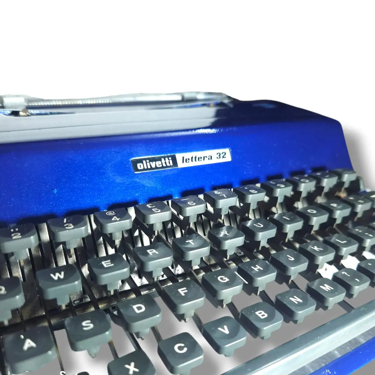 Olivetti Lettera 32 Lightening Blue Typewriter