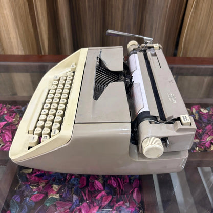 Royal Safari Portable Typewriter