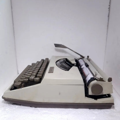 Royal Caravan Portable Typewriter