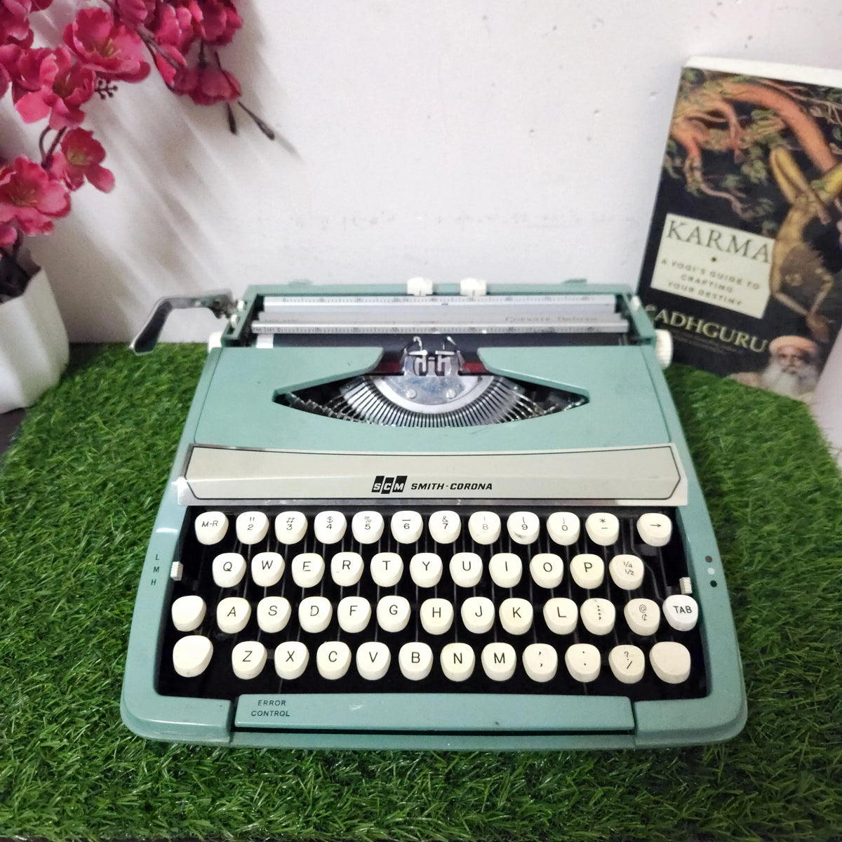 Smith Corona Corsaire Deluxe Typewriter