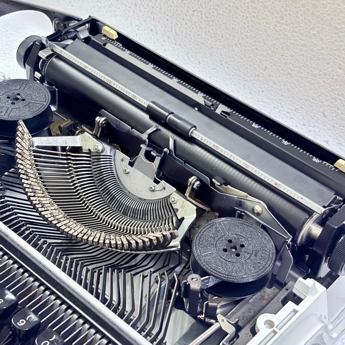 Brother 750 Tr Typewriter Alpine white