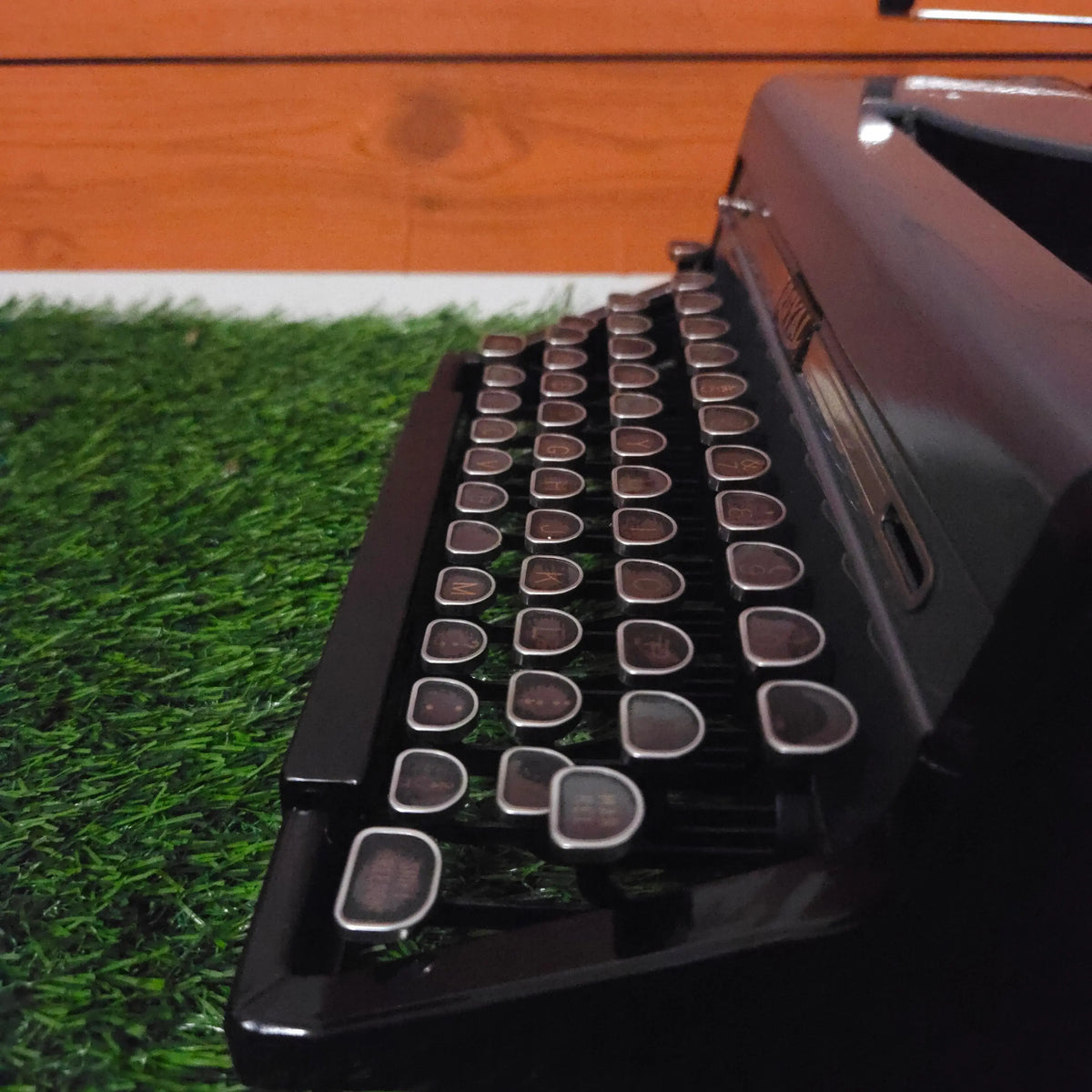 Royal Quiet De Luxe Ultra Portable Typewriter