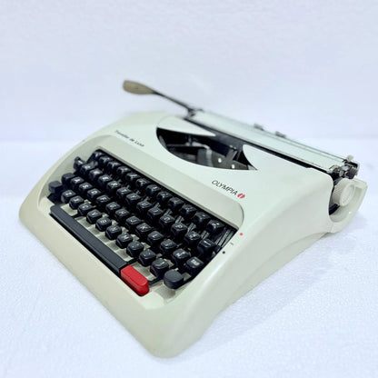 Olympia Traveller C Portable Typewriter