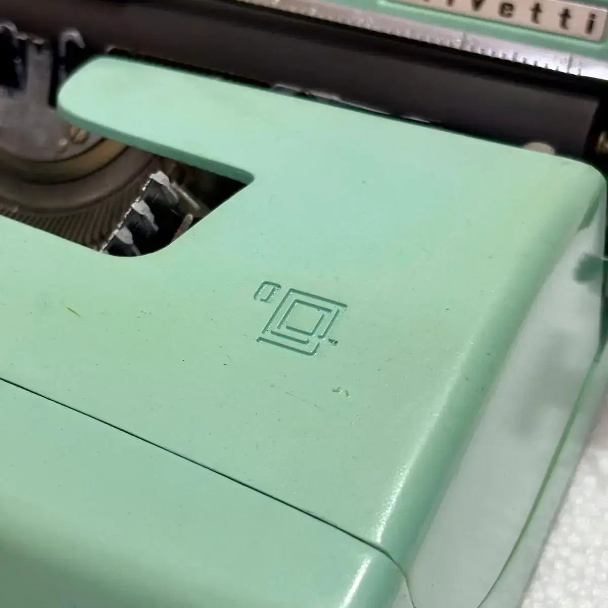 Olivetti Lettera 32 Typewriter