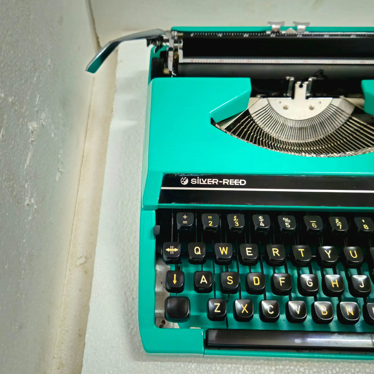 Silver Reed S R 200 Tropical Teal Typewriter