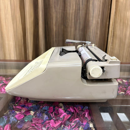 Royal Safari Portable Typewriter