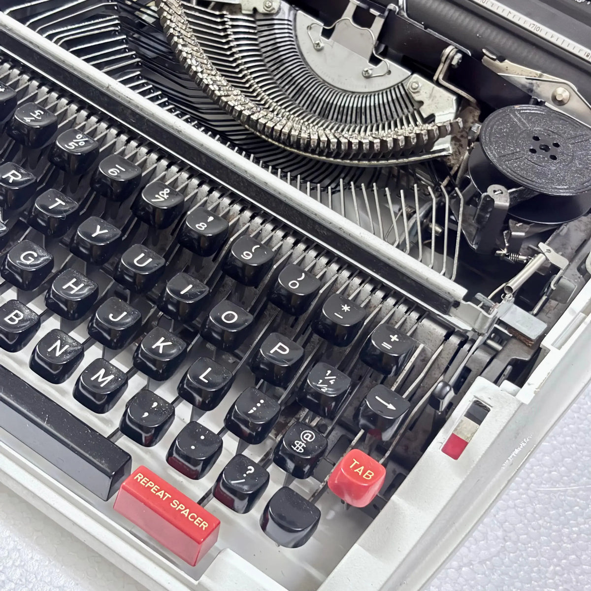Brother 750 Tr Typewriter Alpine white
