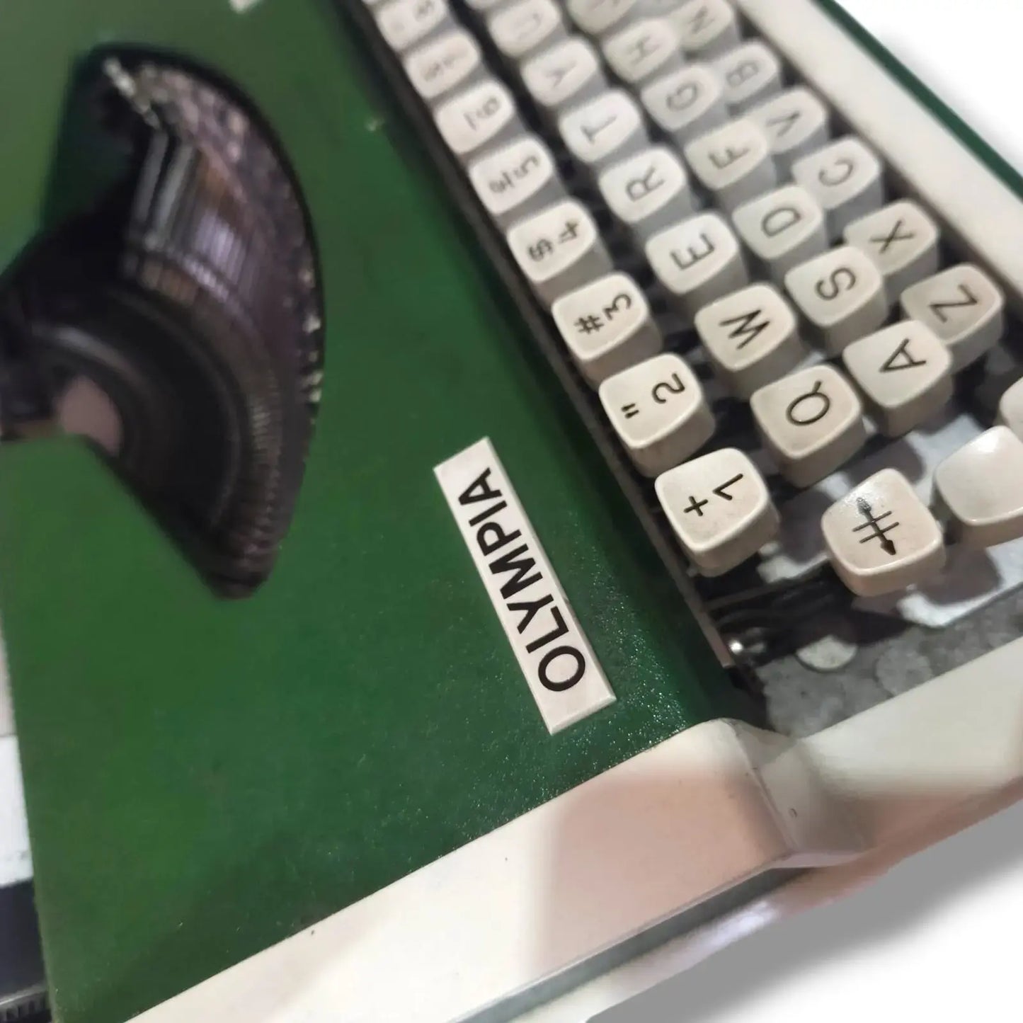 Olympia Traveller De Luxe Typewriter Green Edition
