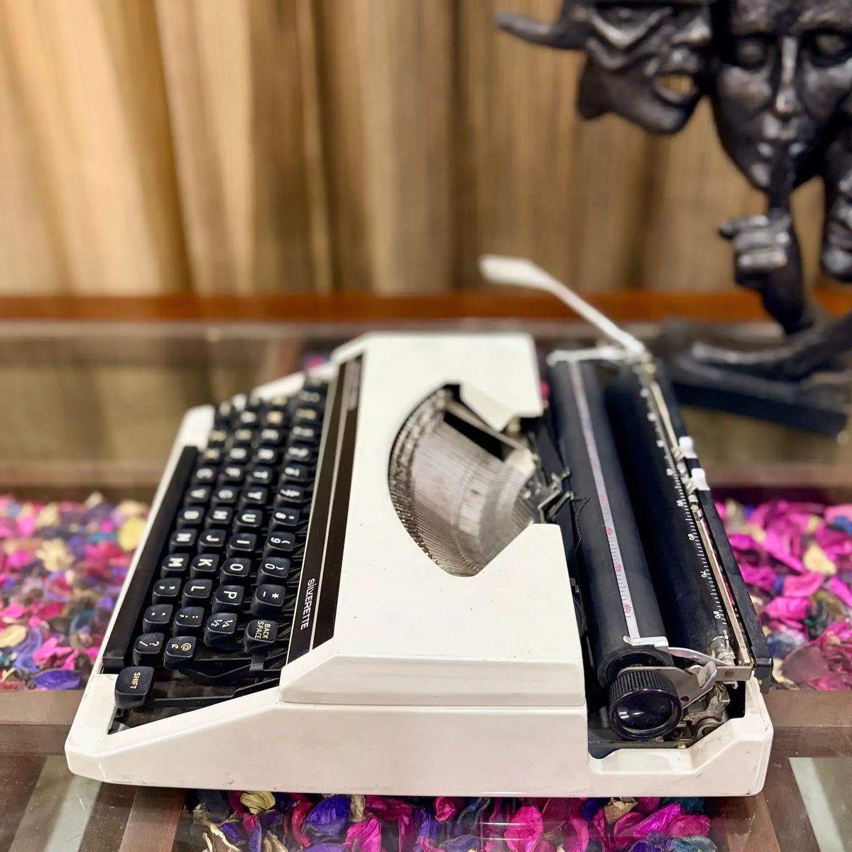 Silver Reed Silvertte English Portable Typewriter