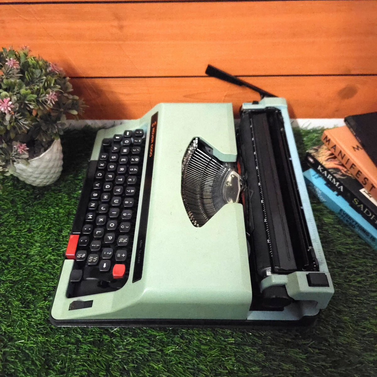 Rover 6000 De Luxe Typewriter