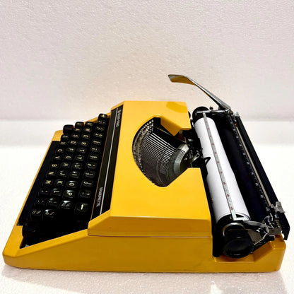 Brand New Silvereed Silverette Typewriter