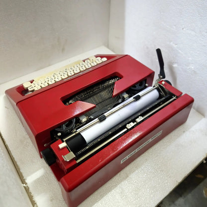 Olivetti Lettera 25 Typewriter Valentino Red