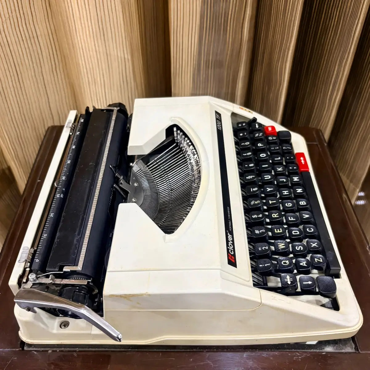 Clover 1200 TF portable manual typewriter, cream body, English keyboard and mechanical typing system India