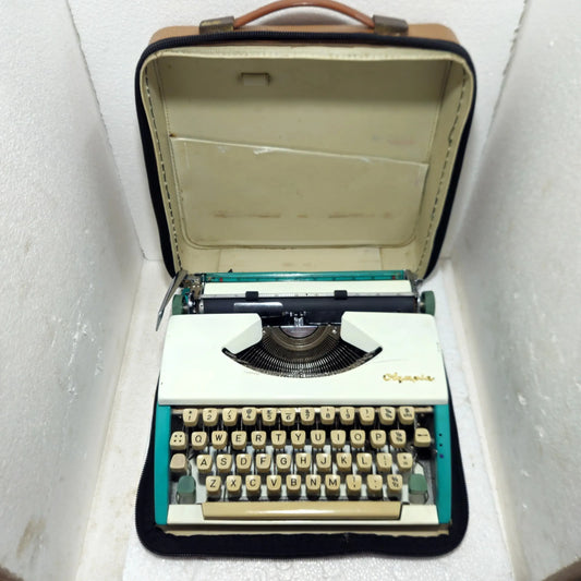40% OFF on Olympia SF Deluxe Typewriter - Free Delivery + COD | Trusted Typewriter Seller