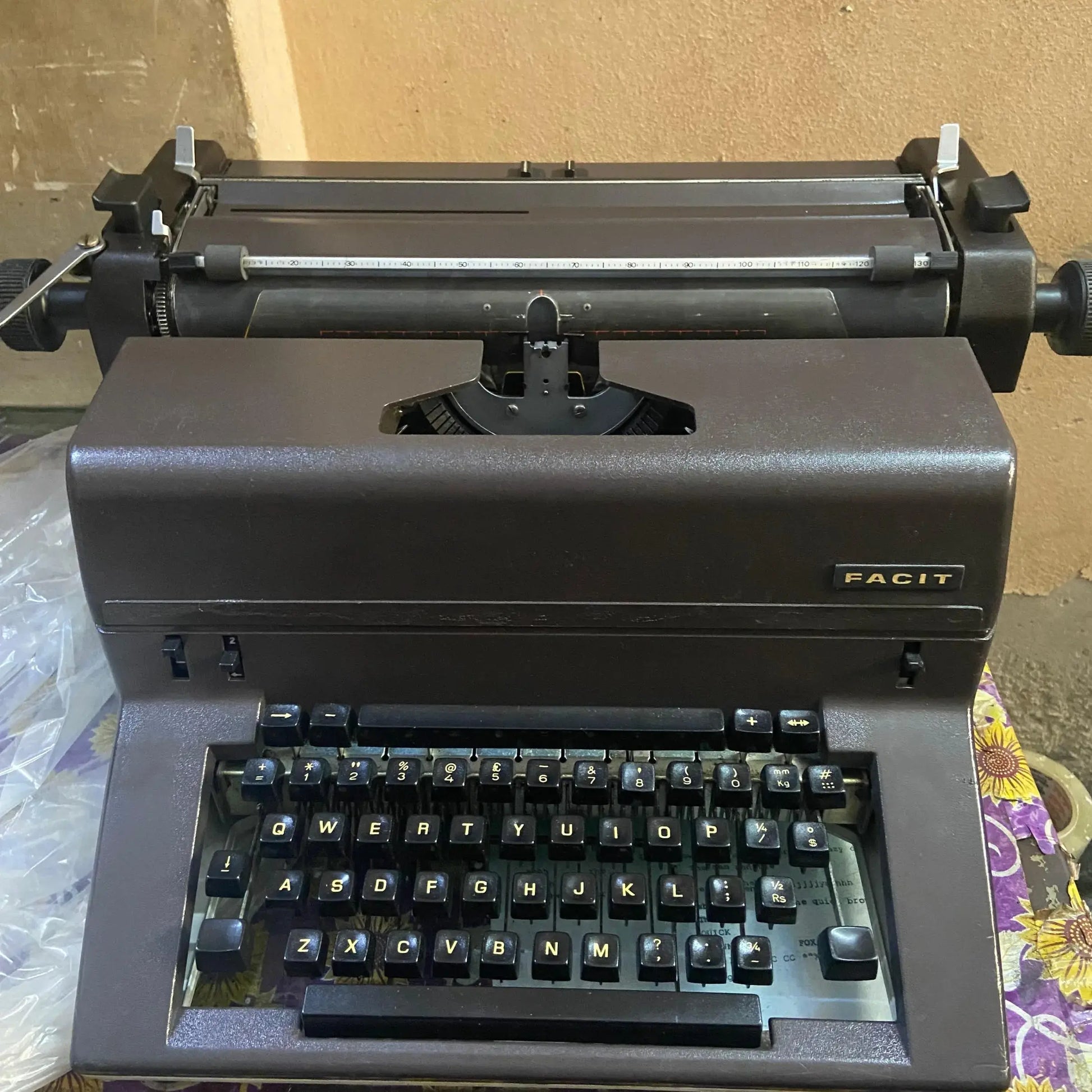 Facit English Typewriter front view, Manual Facit Typewriter by RR Typewriter Mart, English typing machine