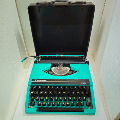 Silver Reed English Typewriter – Front view, portable typing machine by RR Typewriter Mart