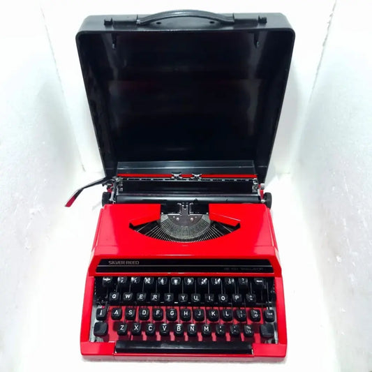 Ruby Red Silver Reed Typewriter – Stylish Portable English Typing Machine for Writers & Collectors