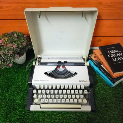 Buy Olympia Traveller Deluxe German typewriter online – best typewriter seller
