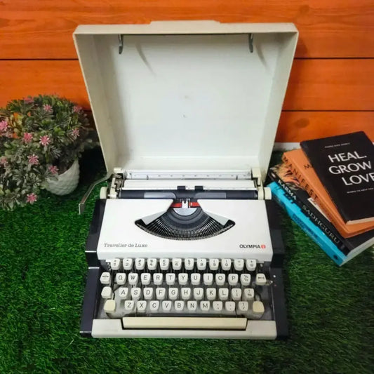 Buy Olympia Traveller Deluxe German typewriter online – best typewriter seller