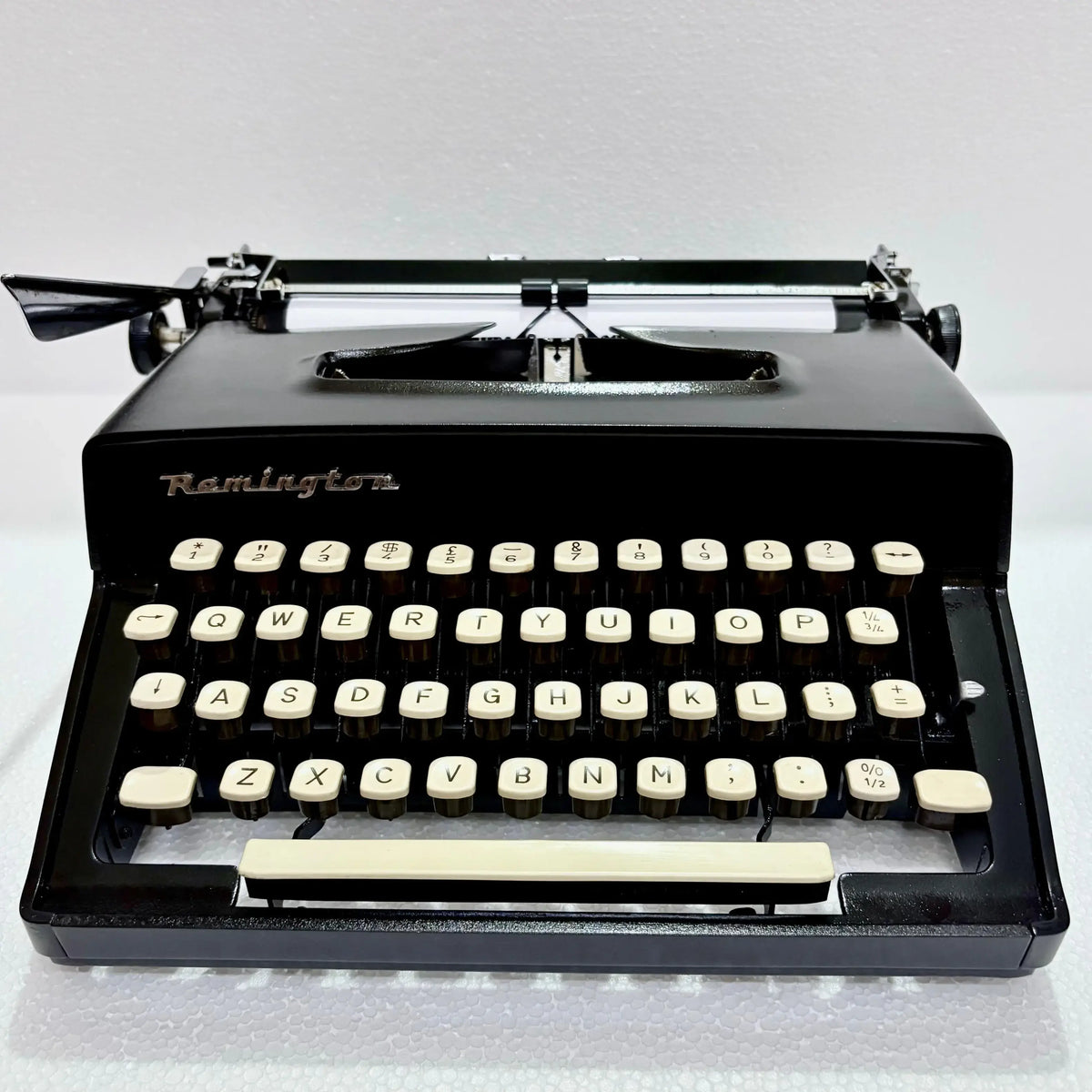 Front view Remington Manual English Typewriter keyboard, Buy Typewriter from RR Typewriter Mart