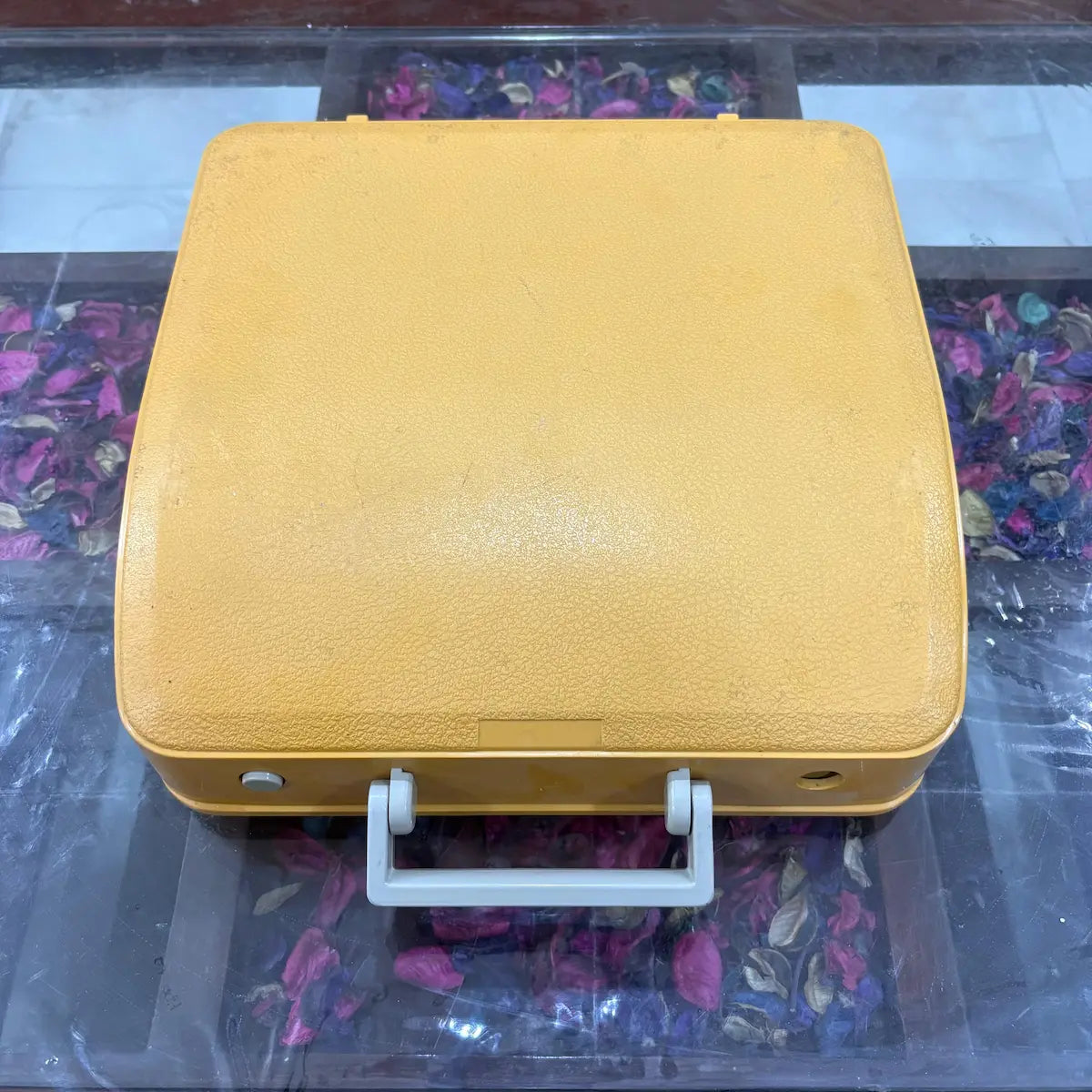 Olivetti Lettera 82 yellow typewriter with closed carrying case, vintage typing machine at RR Typewriter Mart