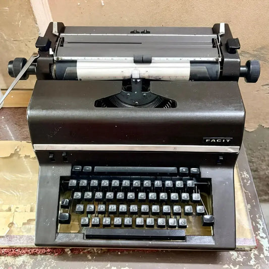 Front view of Manual Hindi Typewriter with Hindi keyboard, Facit Typewriter for sale by RR Typewriter Mart